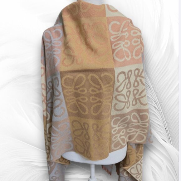 Soft Reversible Jacquard Shawl in Pastel Beige & Blush Elegant Lightweight Wrap - Picture 3 of 6